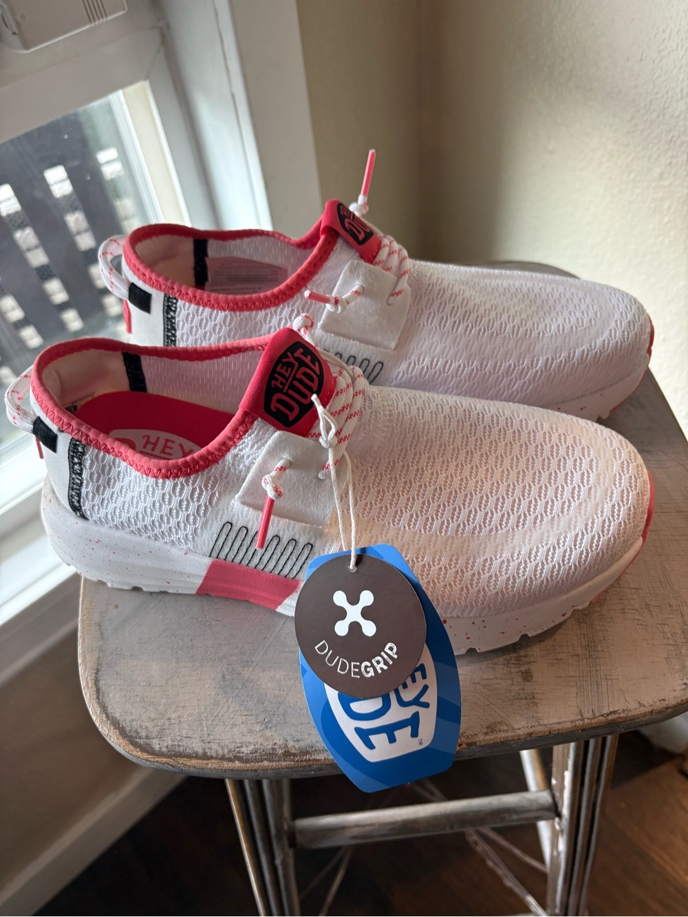 Hey Dudes women’s slip on sneaker, NWT size 6